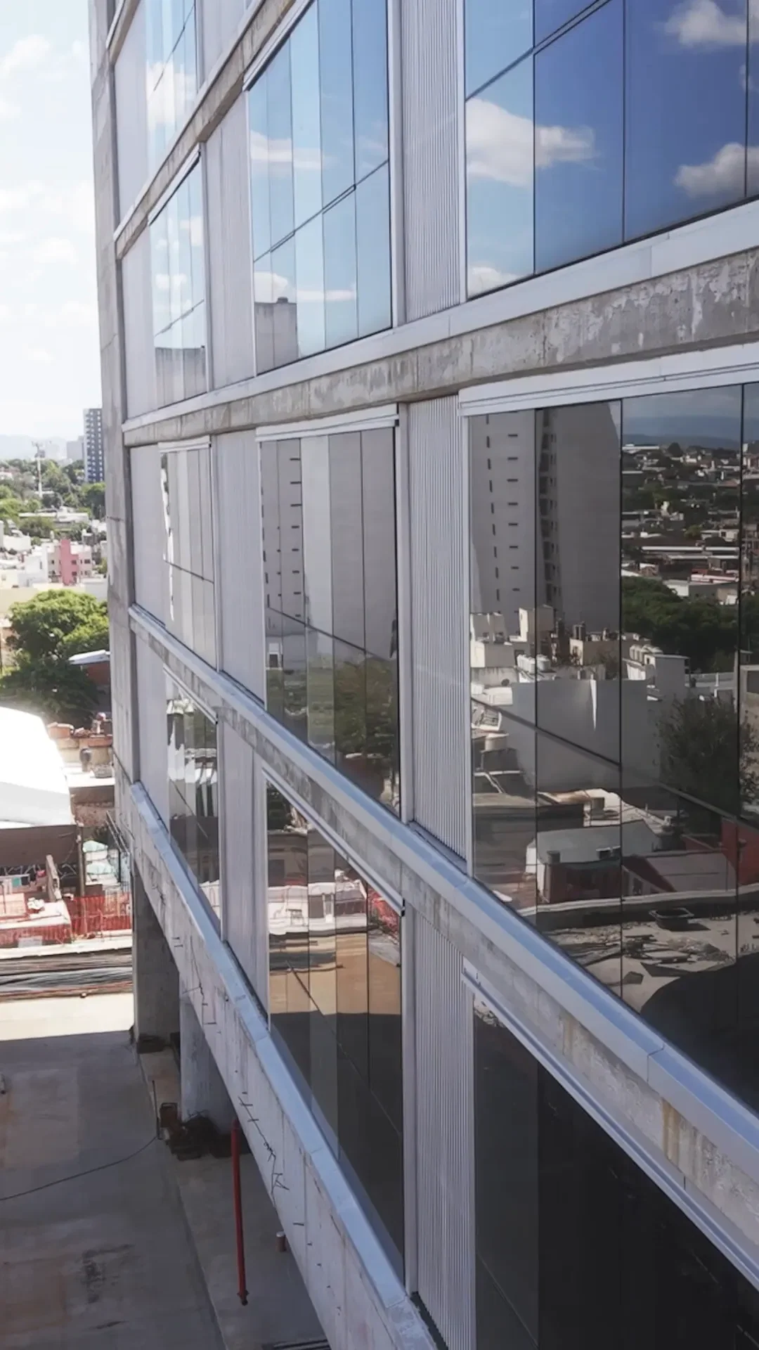 Fachada Frame de la torre Pocito Social Life vista desde el exterior